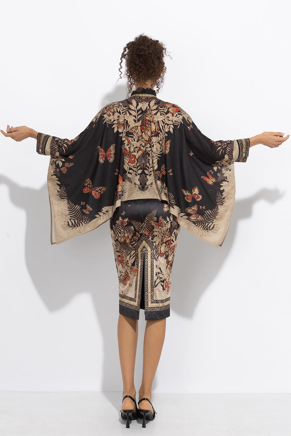 SQUARE TUNIC WITH RUFFLED COLLAR - MIDNIGHT BUTTERFLIES JIORO ПРАВОЪГЪЛНА ТУНИКА С ЯКА С НАБОРИ - MIDNIGHT BUTTERFLIES JIORO