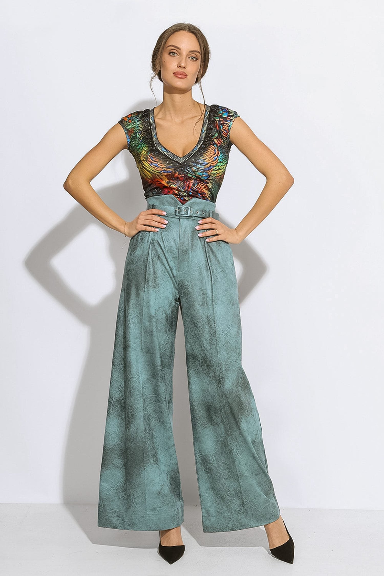 ШИРОК ПАНТАЛОН ОТ ВЕЛУР С ВИСОКА ТАЛИЯ В ЦВЯТ АЗУРНО СИНЬО - ESSENTIAL