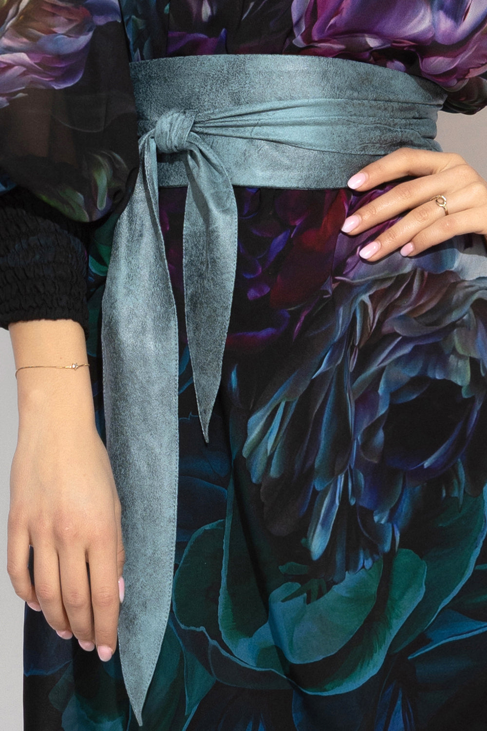 КОЛАН ОТ ВЕЛУР В АЗУРНО СИНЬО - ESSENTIALS