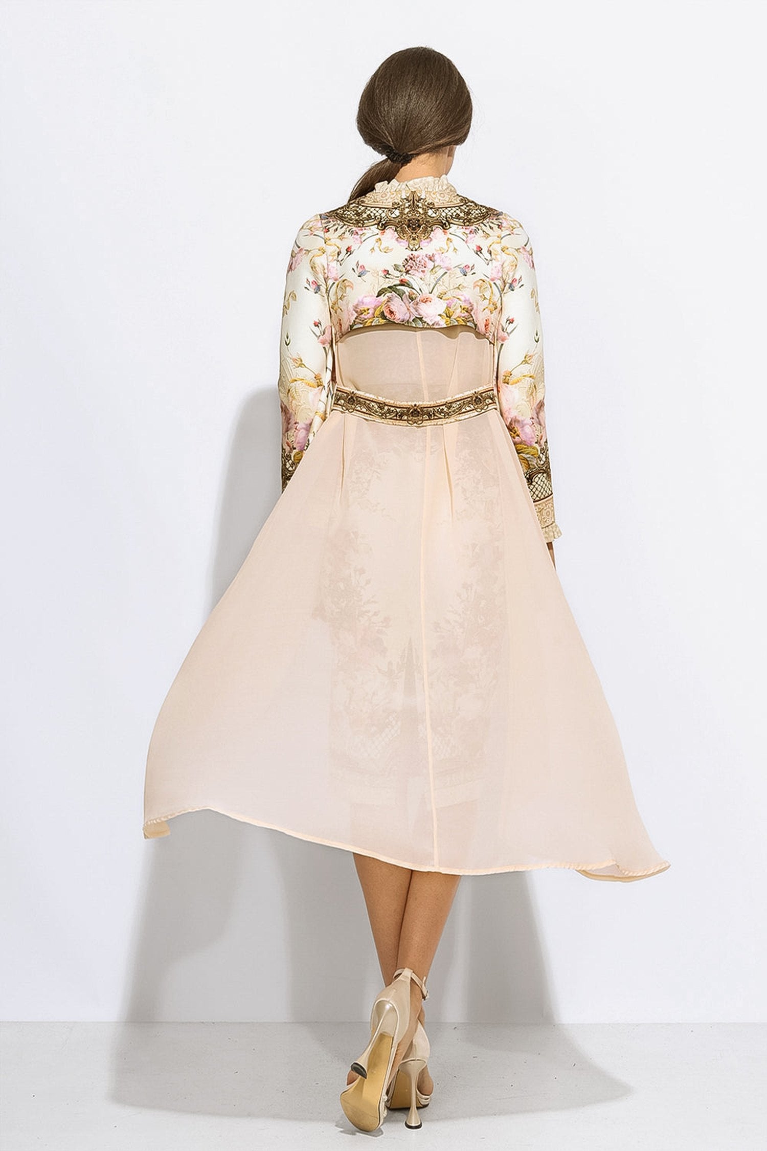 ЕЛЕГАНТНА ЖИЛЕТКА С ПРИНТ И ШИФОНЕН ГРЪБ - BAROQUE FLOWERS