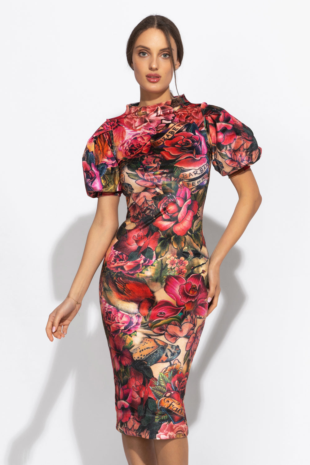 ВТАЛЕНА РОКЛЯ ОТ КАДИФЕ С ВИСОКА ЯКА - TATTOO STAR