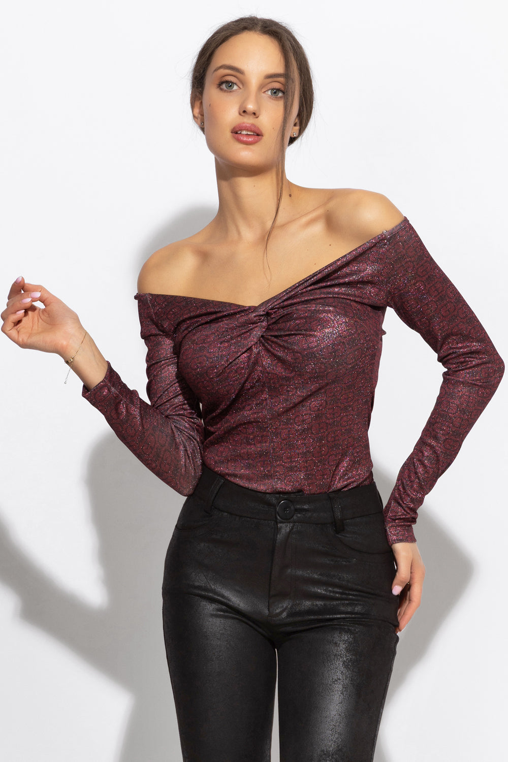TOP WITH TWIST DETAIL AND LONG SLEEVES - BURGUNDY LOGO