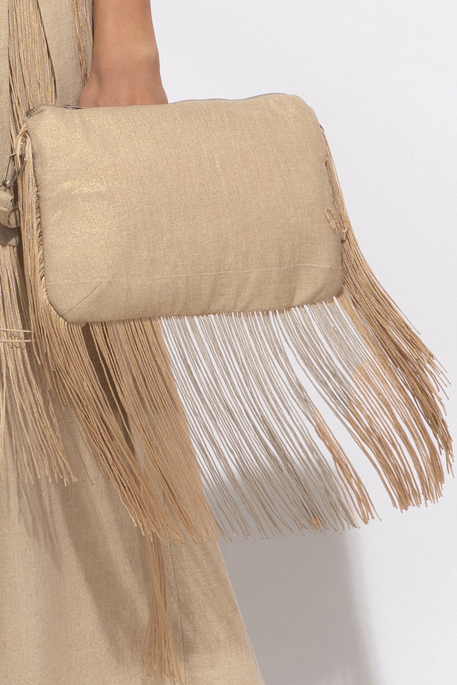 CLUTCH IN GOLDEN LINEN - ESSENTIALS JIORO КЛЪЧ ОТ ЗЛАТИСТ ЛЕН - ESSENTIALS JIORO