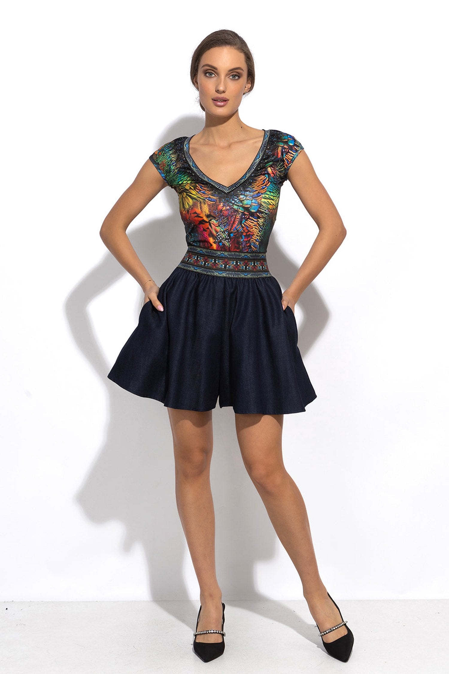 BASIC V-NECK T-SHIRT - AMAZONIA