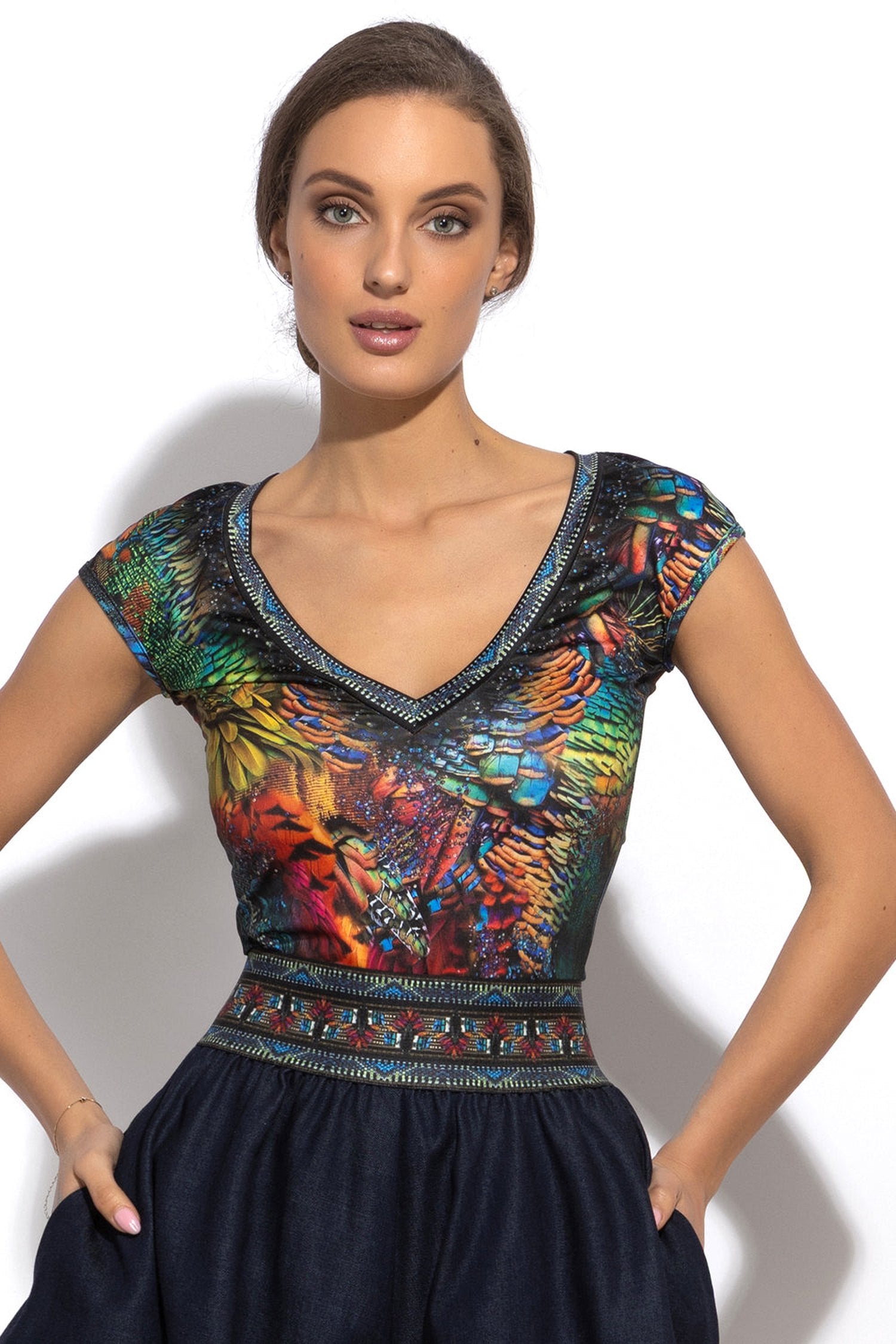 BASIC V-NECK T-SHIRT - AMAZONIA