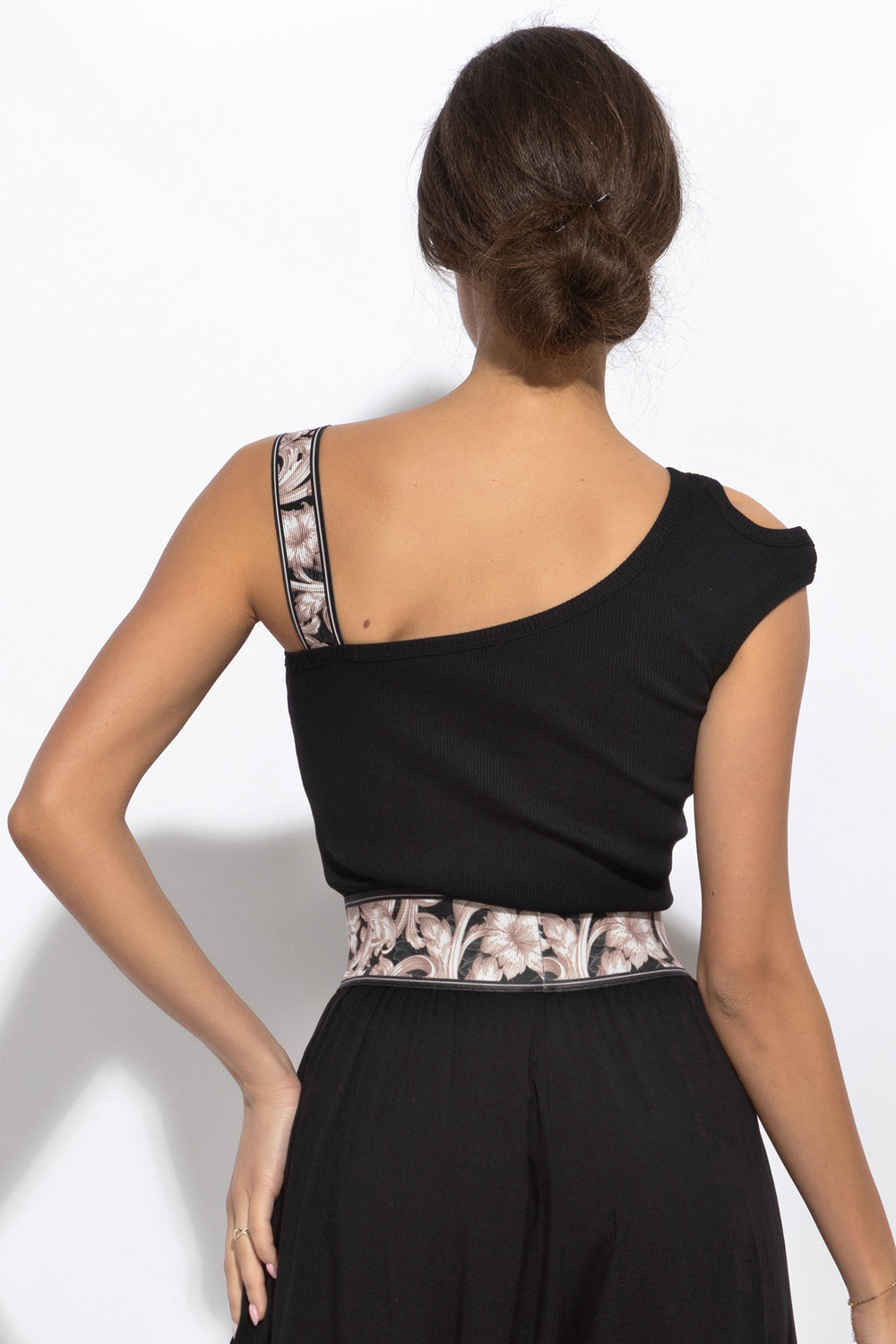 АСИМЕТРИЧЕН РИПСЕН ТОП В ЧЕРНО С ЛАСТИЧНА ПРЕЗРАМКА BAROQUE PEARL - ESSENTIALS