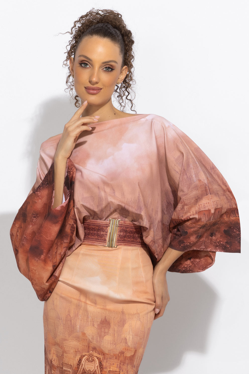 СВОБОДНА БЛУЗА С ПРИЛЕП РЪКАВ - ANCIENT TOWN