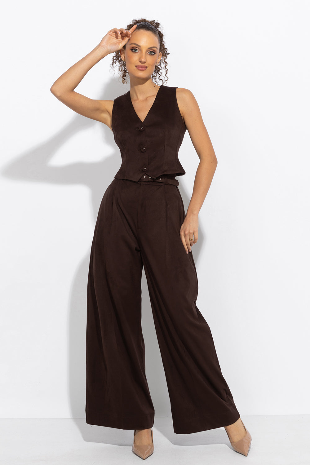 HIGH-WAISTED WIDE-LEG PANTS IN SUEDE-EFFECT DARK BROWN - ESSENTIALS JIORO ПАНТАЛОН С ВИСОКА ТАЛИЯ И ШИРОКИ КРАЧОЛИ С ЕФЕКТ НА ВЕЛУР В КАФЯВО - ESSENTIALS JIORO