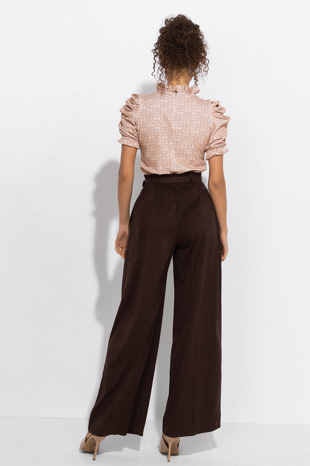 BLOUSE WITH RUFFLES - IVORY LOGO JIORO БЛУЗА С ЛОГО ПРИНТ И НАБОРИ - IVORY LOGO JIORO