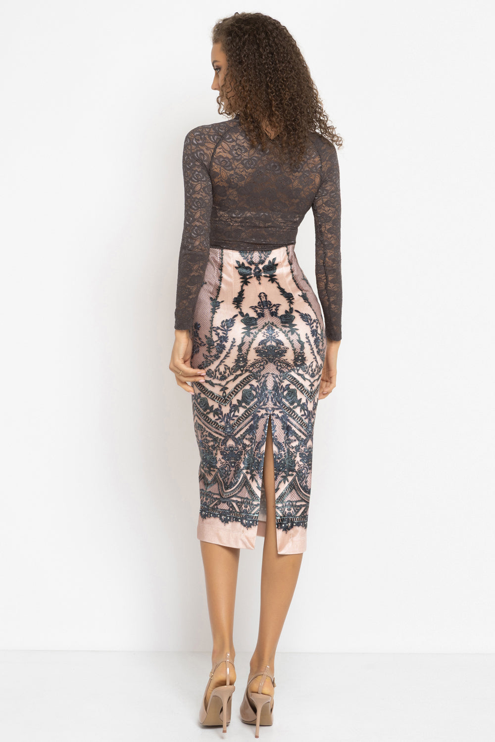 ПОЛА ДО КОЛЯНОТО ОТ КАДИФЕ - GRAFFITI POWDER