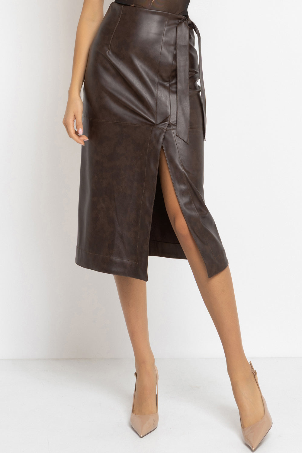 ASYMMETRIC A-LINE SKIRT IN LEATHER-EFFECT BROWN - ESSENTIALS JIORO АСИМЕТРИЧНА ПОЛА А-ЛИНИЯ С ЕФЕКТ НА КОЖА В КАФЯВО - ESSENTIALS JIORO