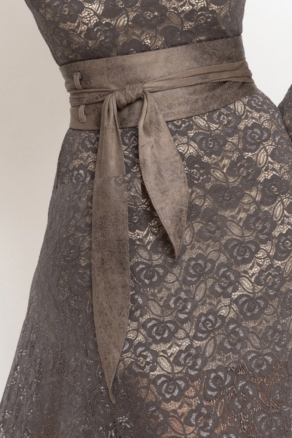 LONG A-LINE LACE DRESS WITH BOAT NECKLINE IN MOCHA - ESSENTIALS JIORO ДЪЛГА ДАНТЕЛЕНА РОКЛЯ В МОКА - ESSENTIALS JIORO