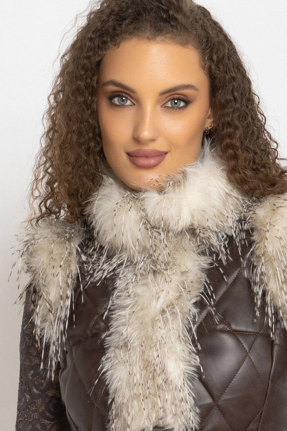 LEATHER-EFFECT GILET WITH OWL FUR TEXTURE - ESSENTIALS JIORO ЕЛЕК С ЕФЕКТ НА КОЖА И ИМИТАЦИЯ НА КОСЪМ С ОКРАСКА СОВА - ESSENTIALS JIORO