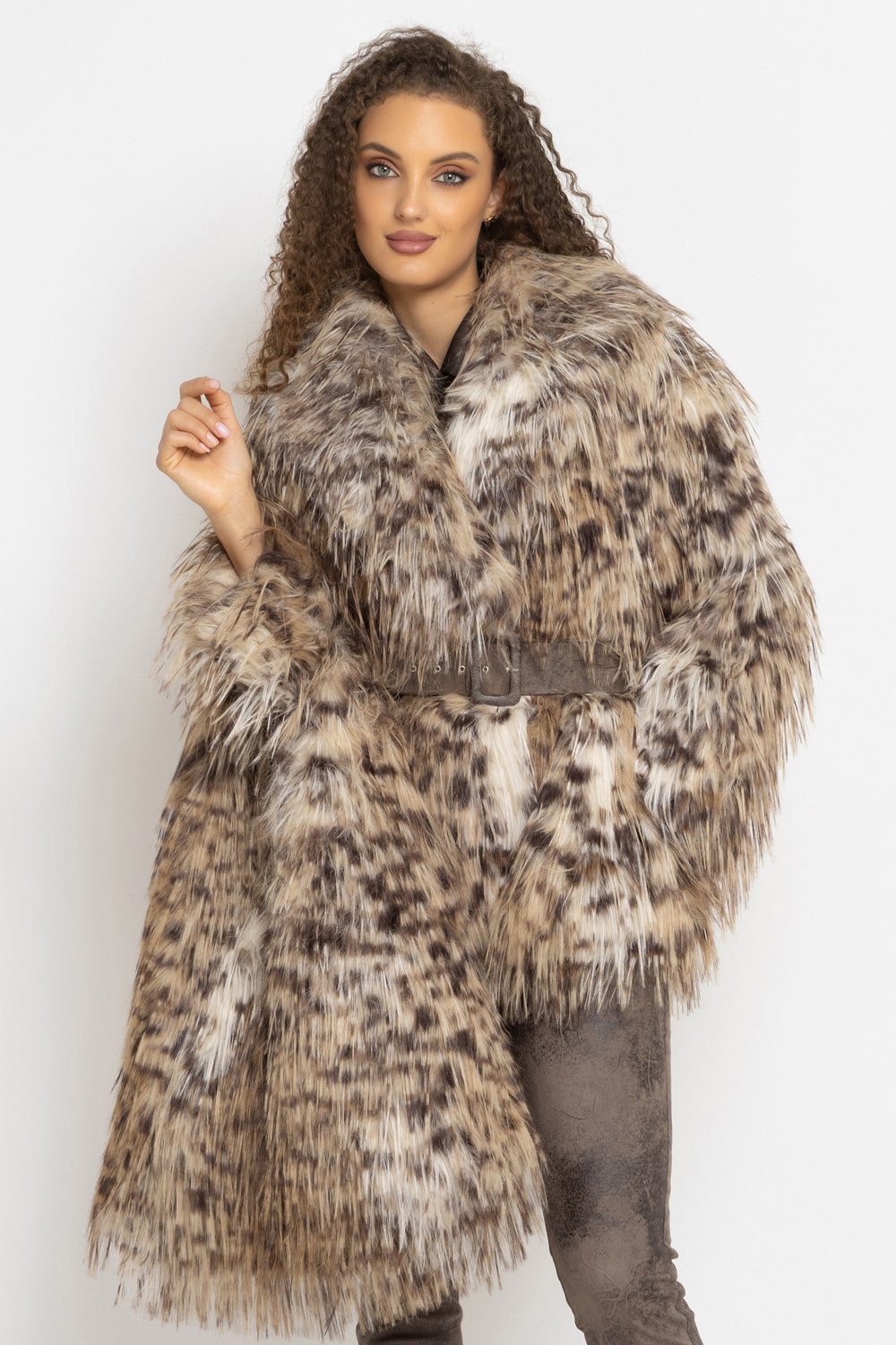 OVERSIZED FAUX FUR COAT WITH LARGE SHAWL COLLAR IN SERVAL PRINT AND BELT - ESSENTIALS JIORO ОВЪРСАЙЗ ПАЛТО ОТ ИЗКУСТВЕН КОСЪМ С ШАРКА СЕРВАЛ С ГОЛЯМА ШАЛ-ЯКА И КОЛАН - ESSENTIALS JIORO