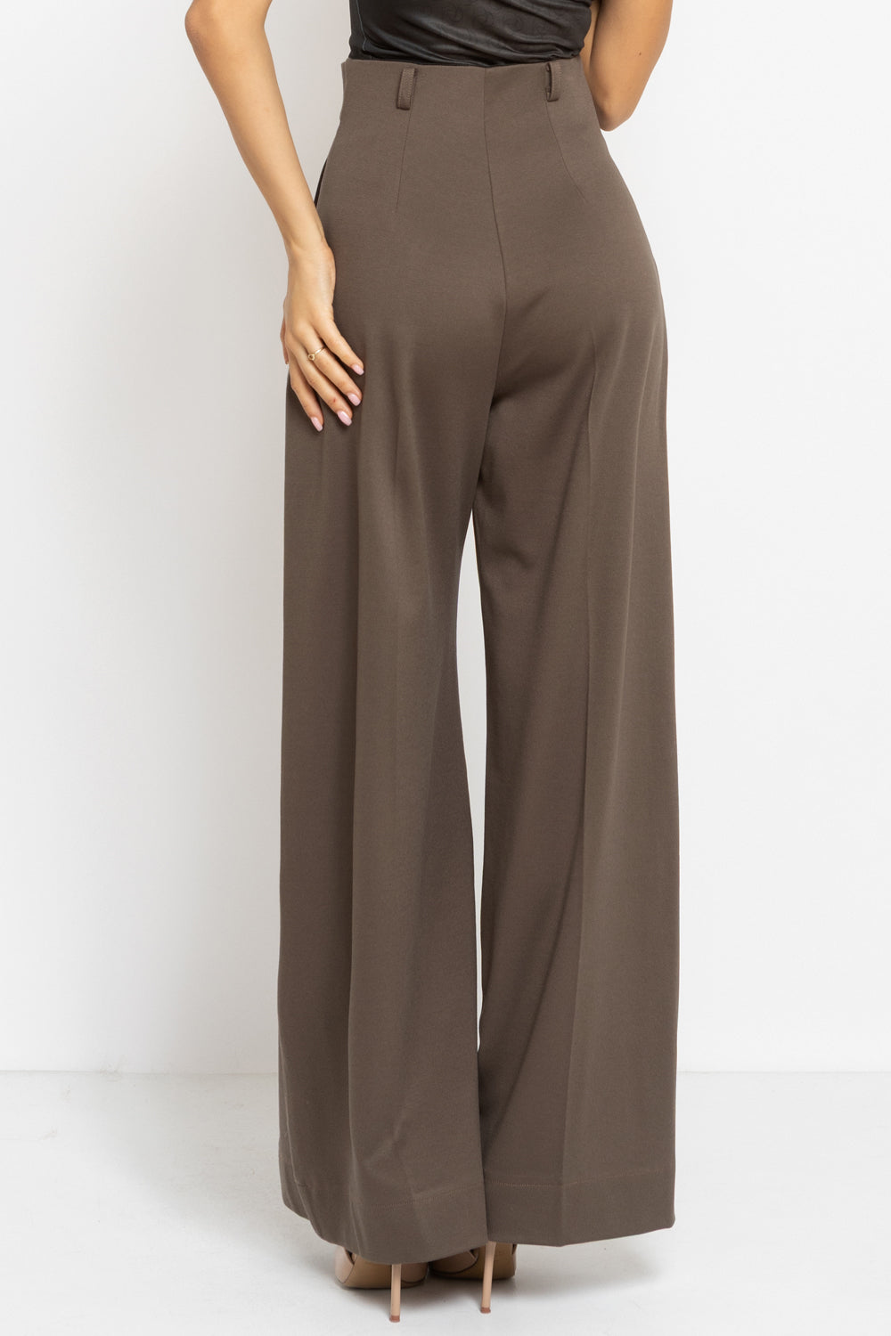 VISCOSE BLEND HIGH-WAISTED TROUSERS IN MOCHA - ESSENTIALS JIORO ШИРОК ПАНТАЛОН ОТ ВИСКОЗА С ВИСОКА ТАЛИЯ В МОКА - ESSENTIALS JIORO
