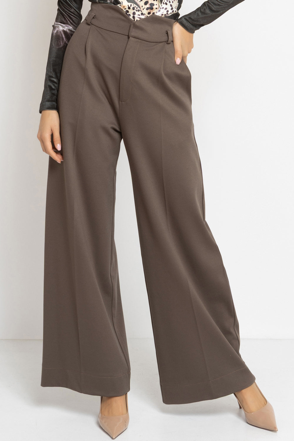 VISCOSE BLEND HIGH-WAISTED TROUSERS IN MOCHA - ESSENTIALS JIORO ШИРОК ПАНТАЛОН ОТ ВИСКОЗА С ВИСОКА ТАЛИЯ В МОКА - ESSENTIALS JIORO
