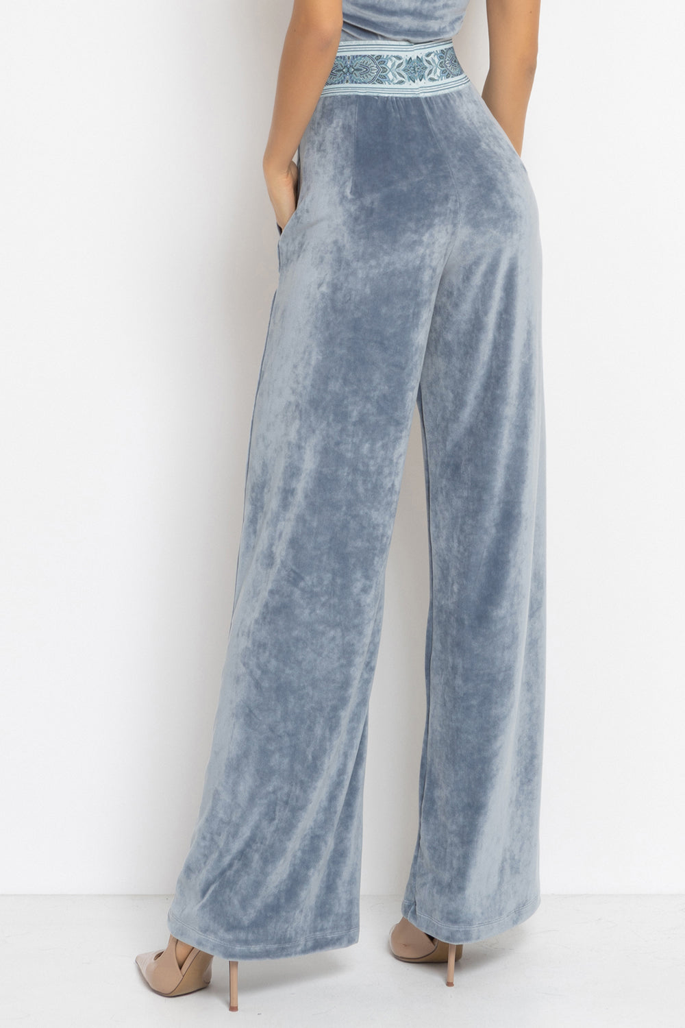 VELVET WIDE-LEG TROUSERS WITH ELASTIC WAIST IN STEEL GREY - ESSENTIALS JIORO БЛУЗА ОТ КАДИФЕ С НАБРАН КЪС РЪКАВ И V ДЕКОЛТЕ В СТОМАНЕНО СИВО - ESSENTIALS JIORO