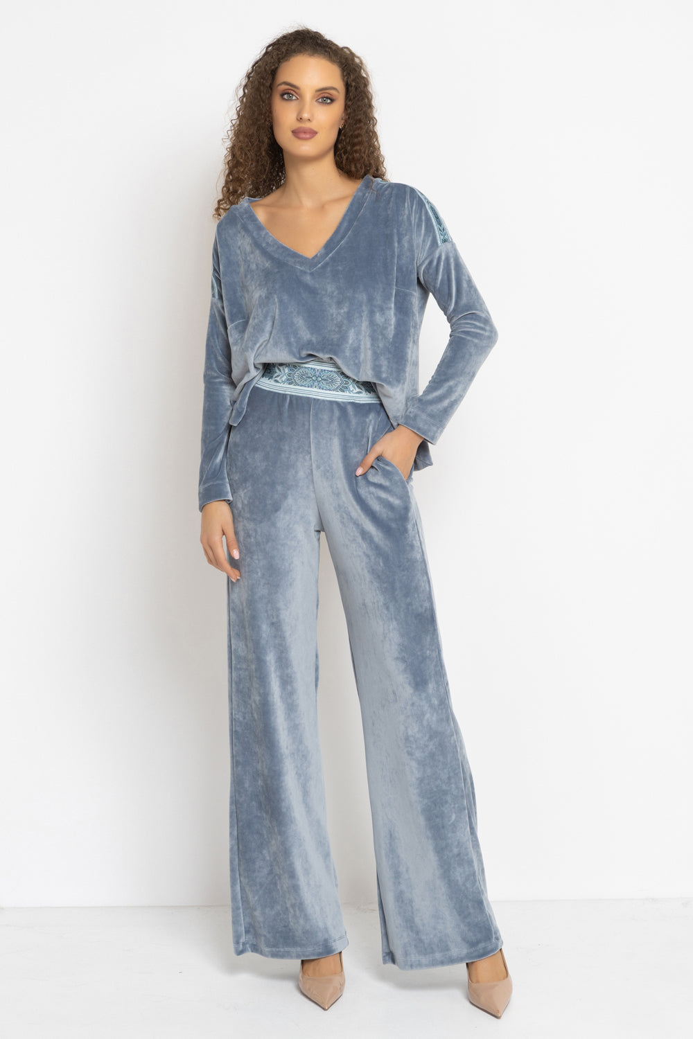 LOOSE SQUARE-CUT VELVET BLOUSE IN STEEL GREY - ESSENTIALS JIORO СВОБОДНА БЛУЗА ОТ КАДИФЕ В СТОМАНЕНО СИВО - ESSENTIALS JIORO