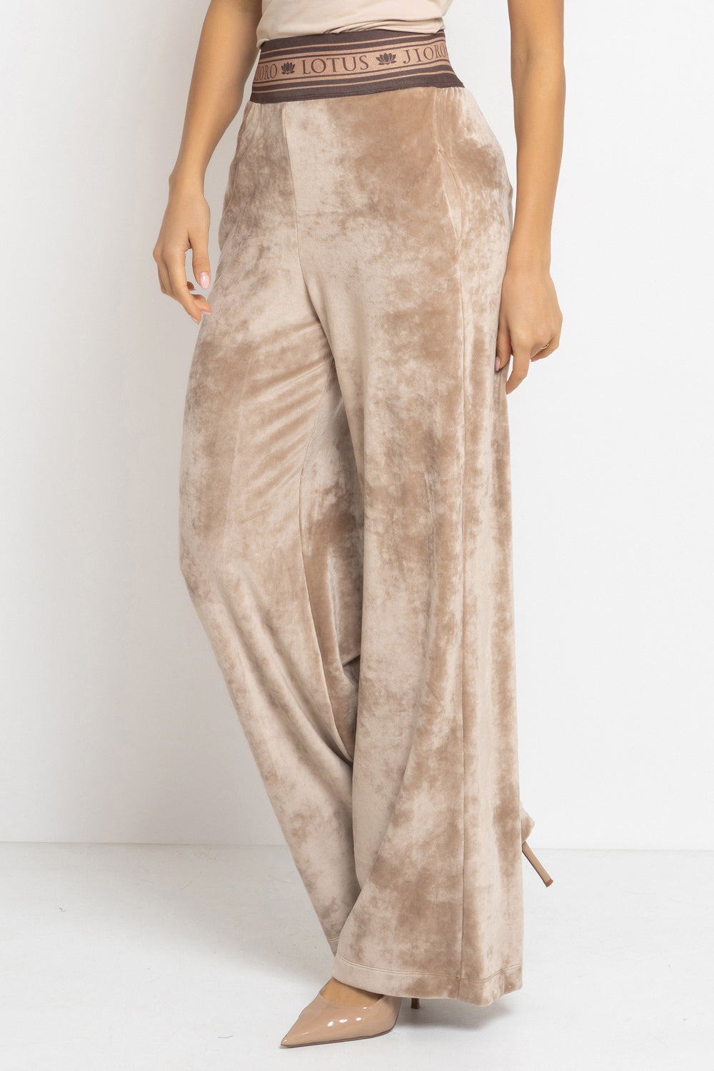 VELVET WIDE-LEG TROUSERS WITH ELASTIC WAIST IN BEIGE - ESSENTIALS JIORO ПАНТАЛОН ОТ КАДИФЕ С ШИРОК КРАЧОЛ И ЛАСТИК В ТАЛИЯ В БЕЖОВО - ESSENTIALS JIORO