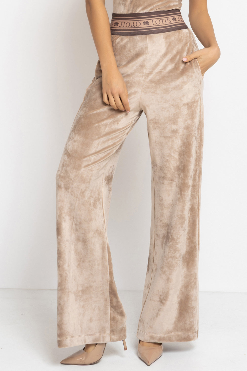VELVET WIDE-LEG TROUSERS WITH ELASTIC WAIST IN BEIGE - ESSENTIALS JIORO ПАНТАЛОН ОТ КАДИФЕ С ШИРОК КРАЧОЛ И ЛАСТИК В ТАЛИЯ В БЕЖОВО - ESSENTIALS JIORO