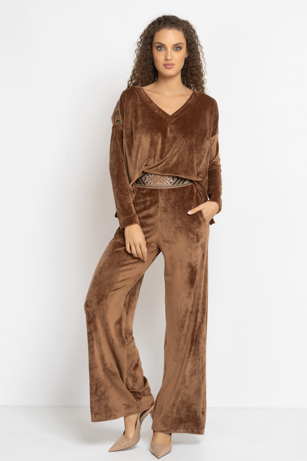 VELVET WIDE-LEG TROUSERS WITH ELASTIC WAIST IN CAMEL - ESSENTIALS JIORO ПАНТАЛОН ОТ КАДИФЕ С ШИРОК КРАЧОЛ И ЛАСТИК В ТАЛИЯ В КАМЕЛ - ESSENTIALS JIORO