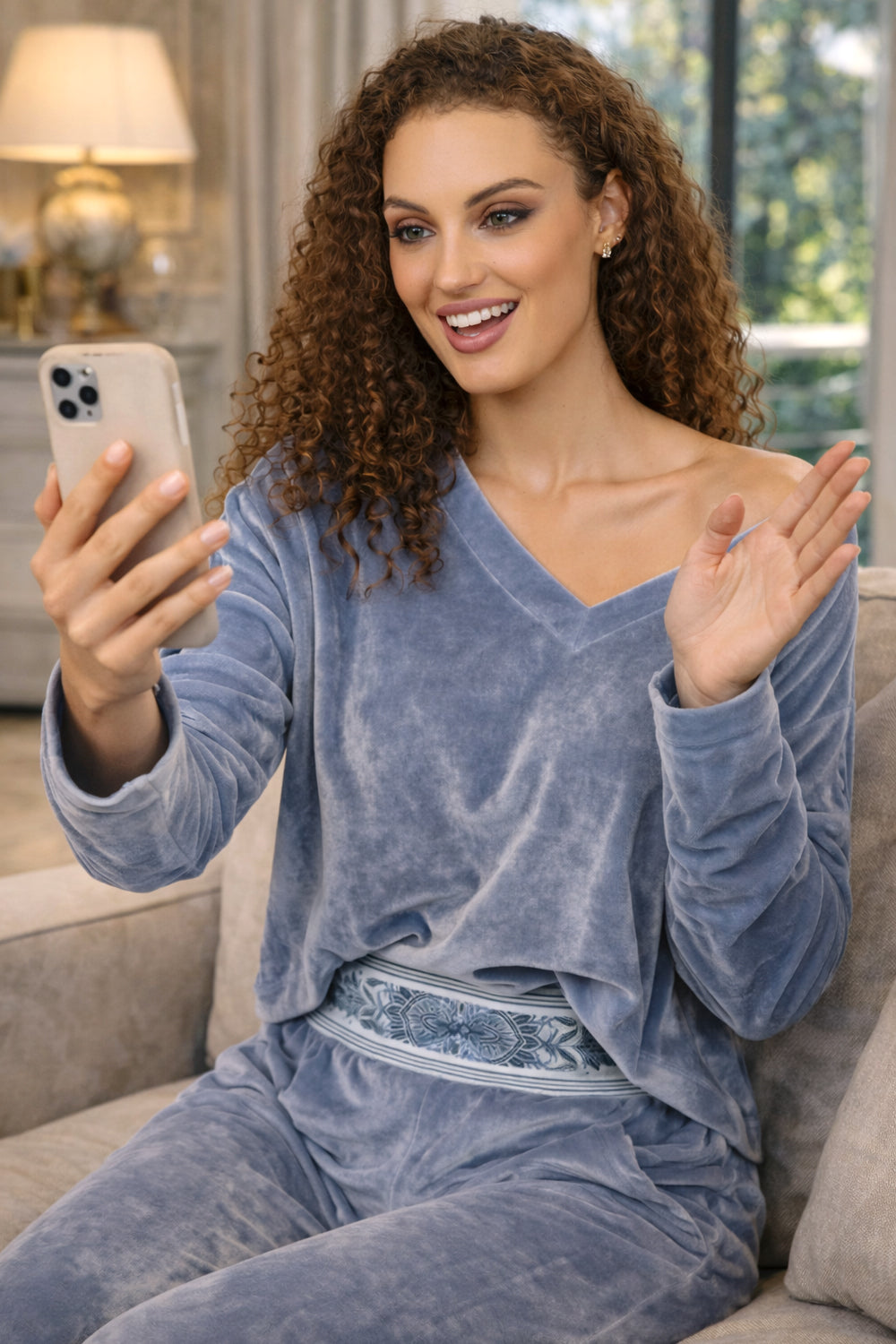 LOOSE SQUARE-CUT VELVET BLOUSE IN STEEL GREY - ESSENTIALS JIORO СВОБОДНА БЛУЗА ОТ КАДИФЕ В СТОМАНЕНО СИВО - ESSENTIALS JIORO