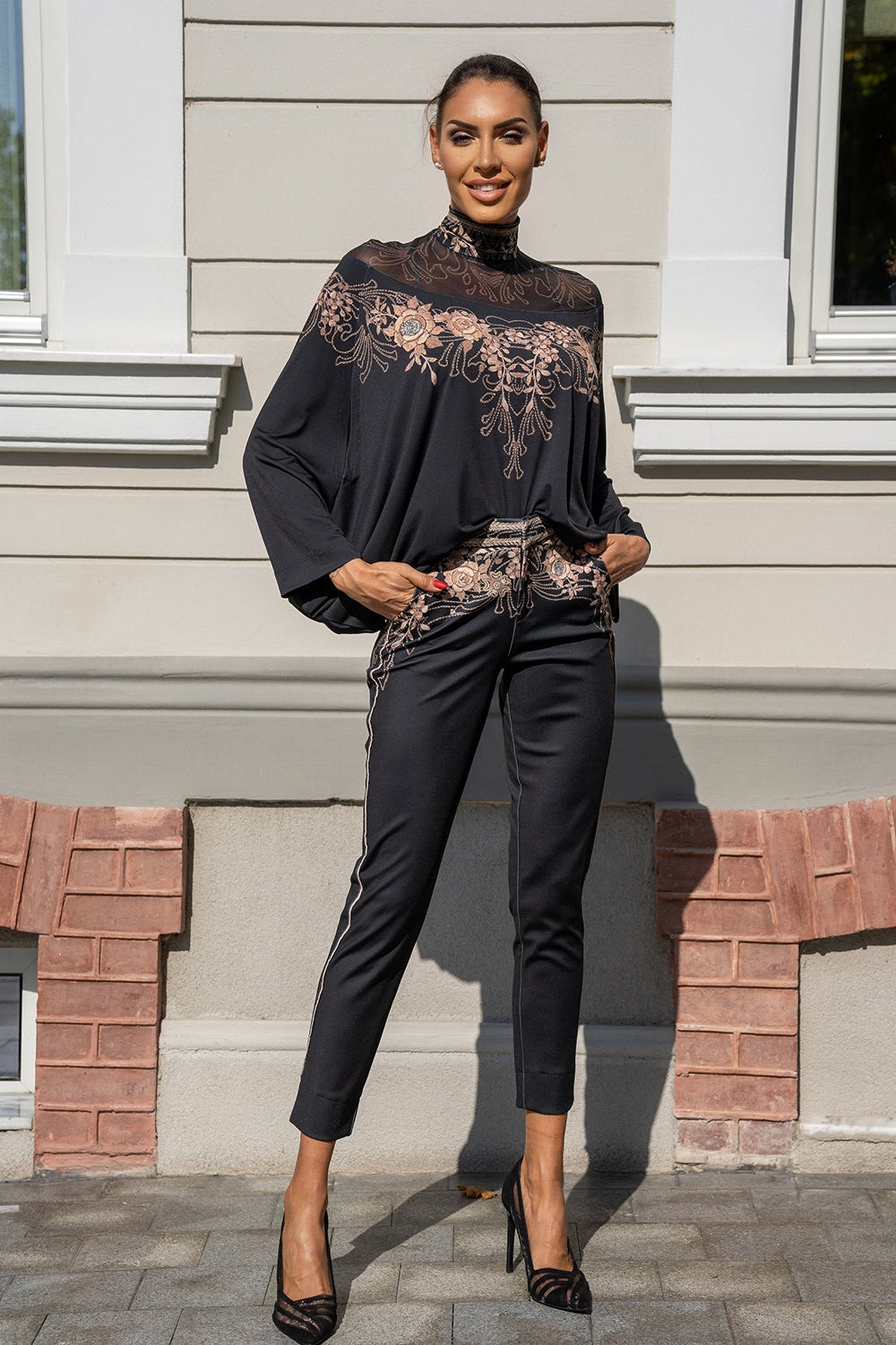 ШИРОКА ПРИЛЕП БЛУЗА С МРЕЖЕСТА ПЛАТКА - GOLDEN ROSES