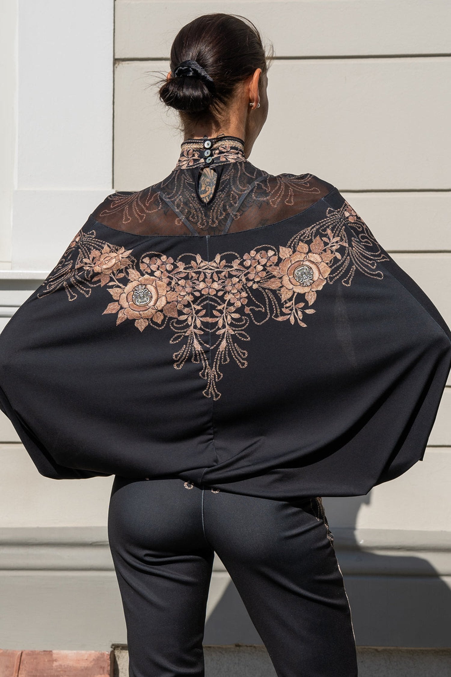 ШИРОКА ПРИЛЕП БЛУЗА С МРЕЖЕСТА ПЛАТКА - GOLDEN ROSES