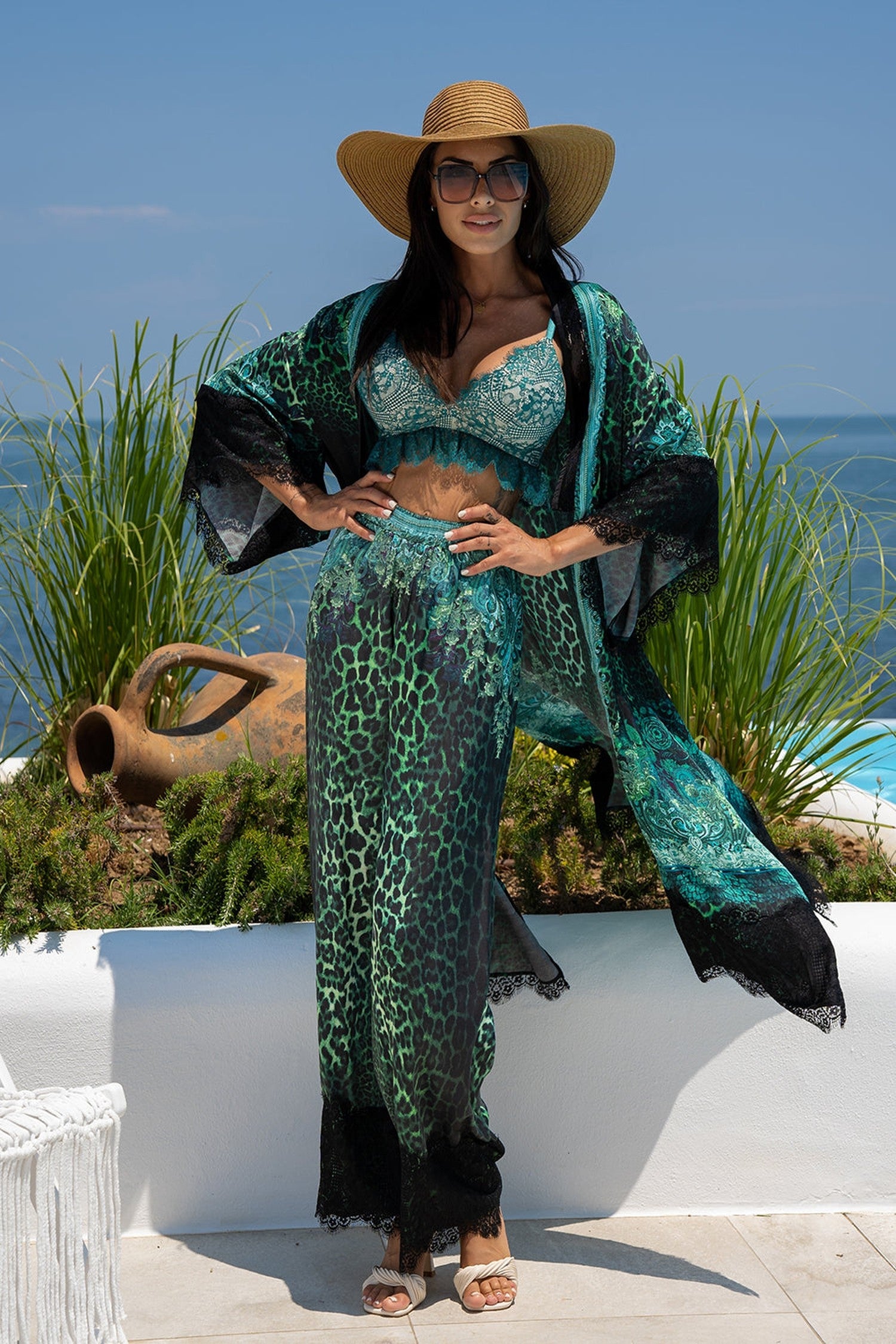 СВОБОДЕН ПАНТАЛОН ОТ ЛЪСКАВА ВИСКОЗА - LEO NEON GREEN