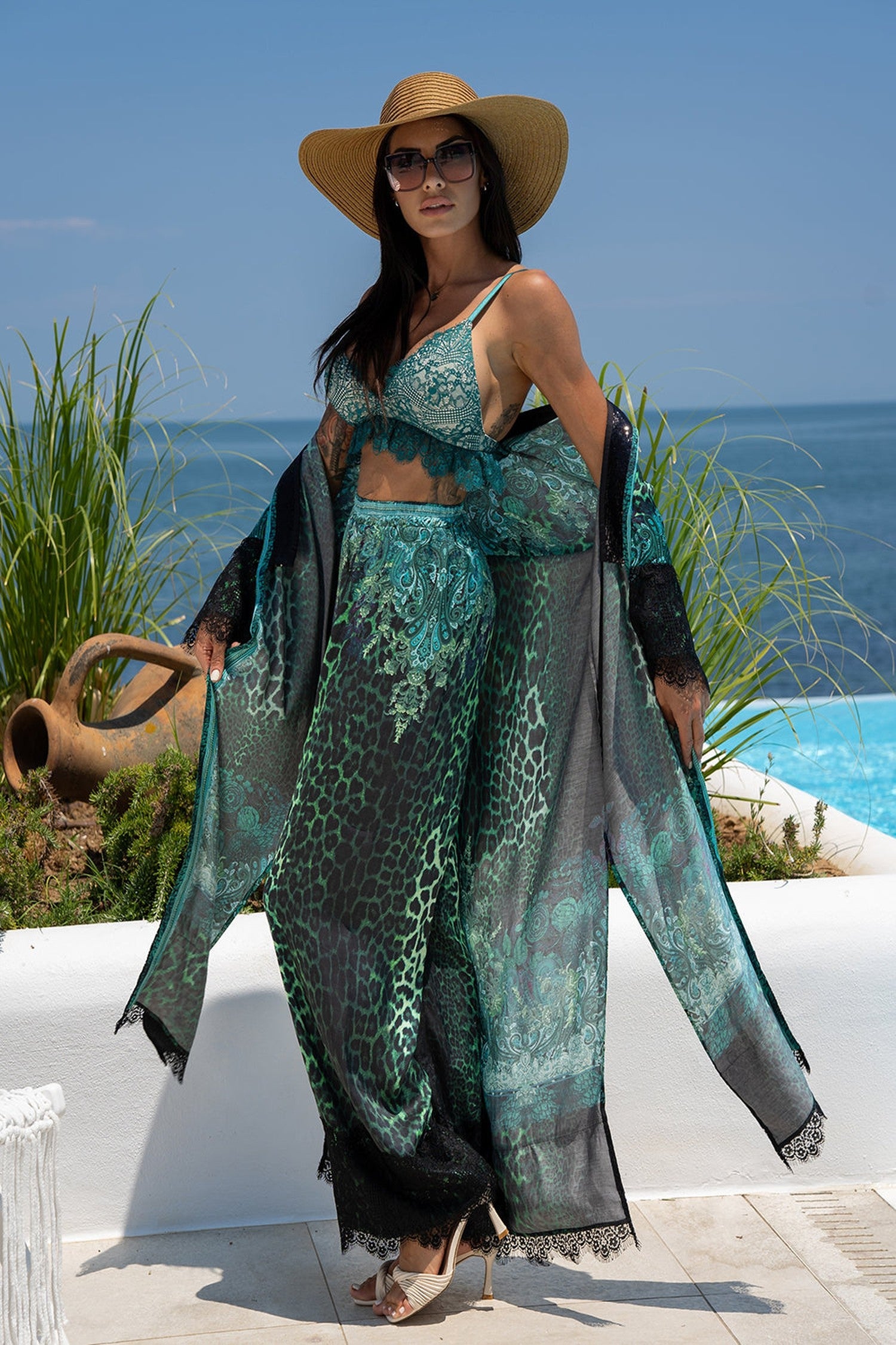 КИМОНО ОТ ЛЪСКАВА ВИСКОЗА - LEO NEON GREEN