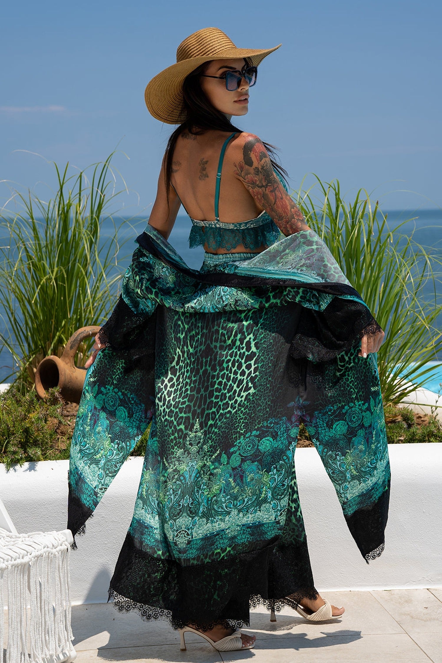 КИМОНО ОТ ЛЪСКАВА ВИСКОЗА - LEO NEON GREEN