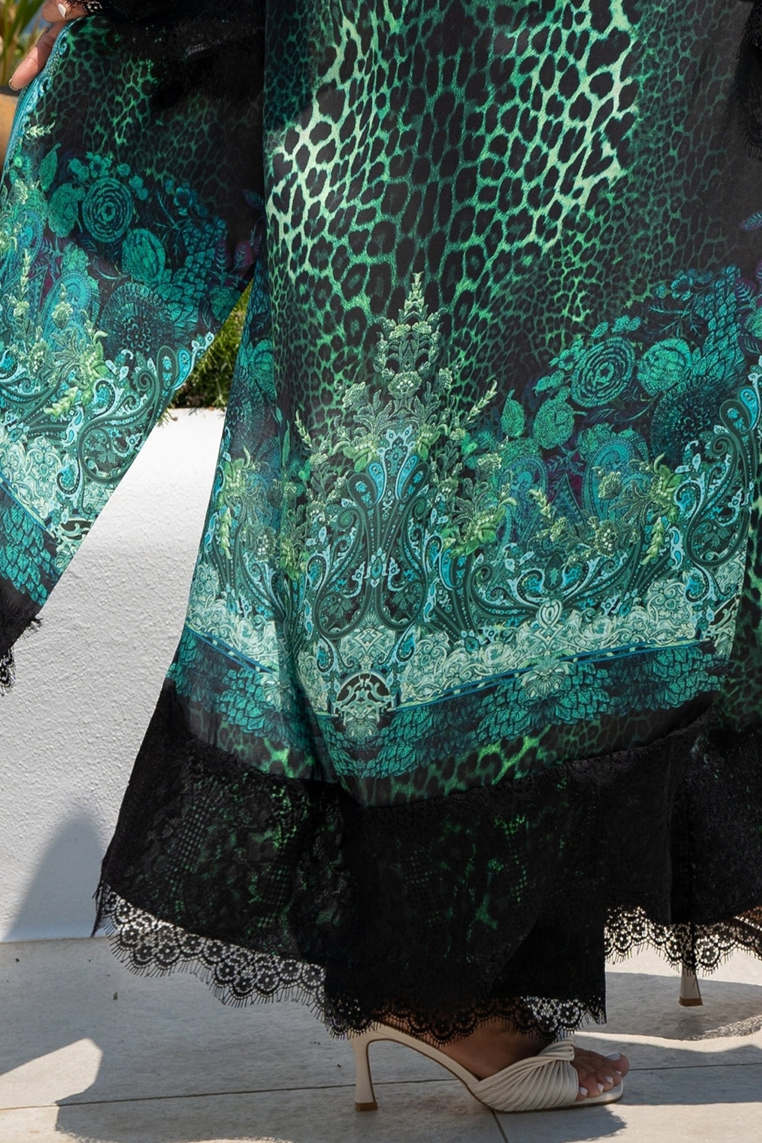 КИМОНО ОТ ЛЪСКАВА ВИСКОЗА - LEO NEON GREEN