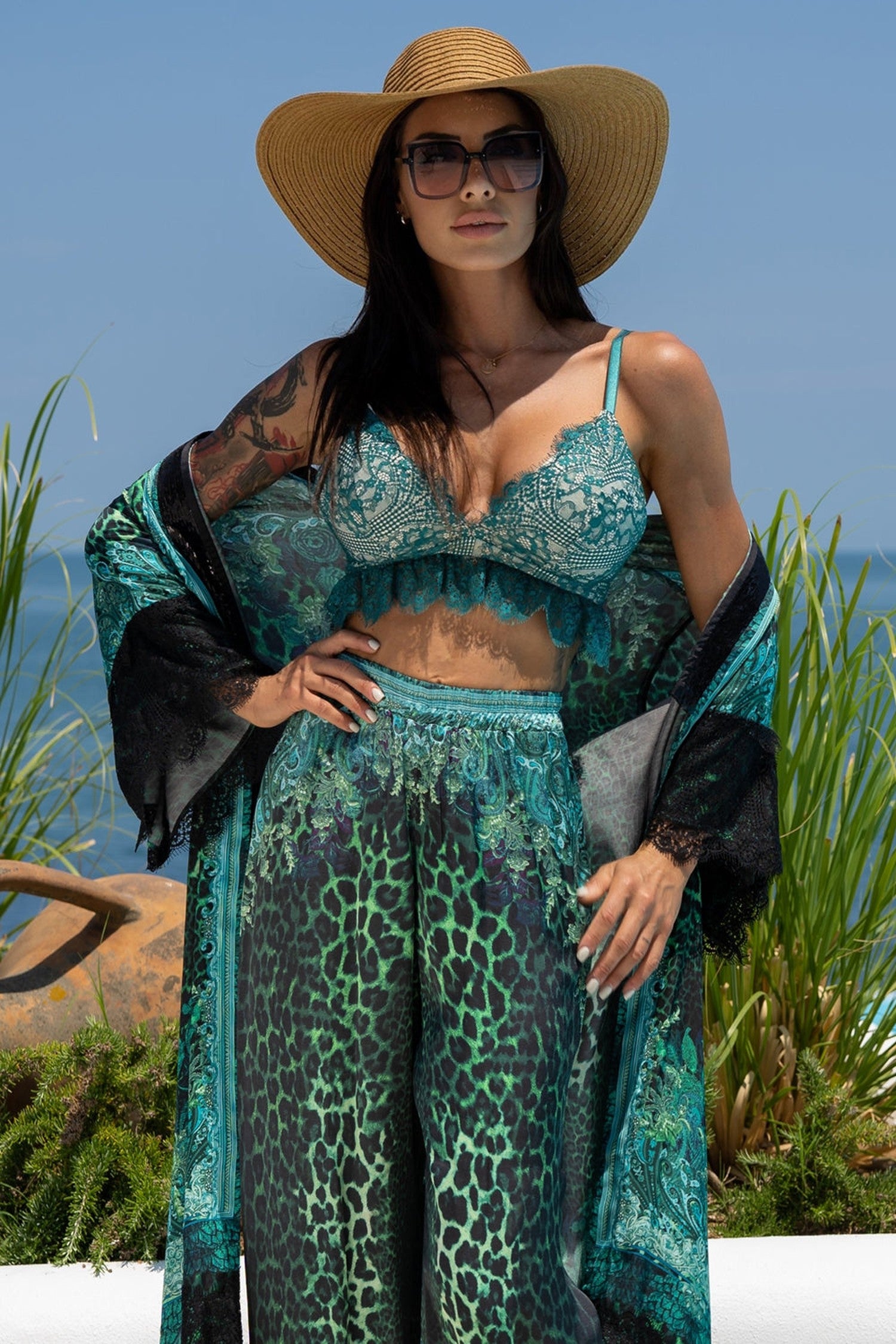 СВОБОДЕН ПАНТАЛОН ОТ ЛЪСКАВА ВИСКОЗА - LEO NEON GREEN