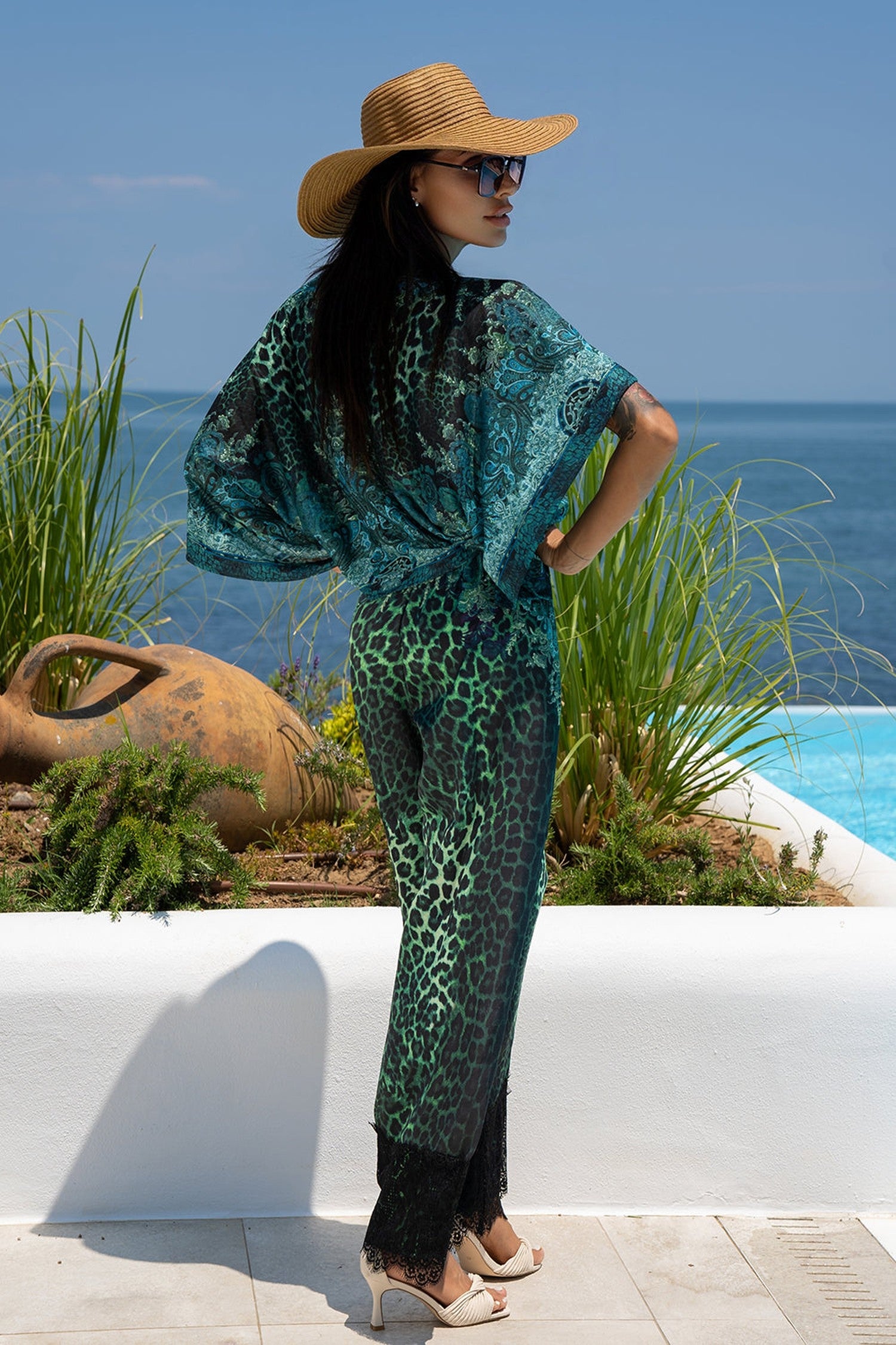 СВОБОДЕН ПАНТАЛОН ОТ ЛЪСКАВА ВИСКОЗА - LEO NEON GREEN