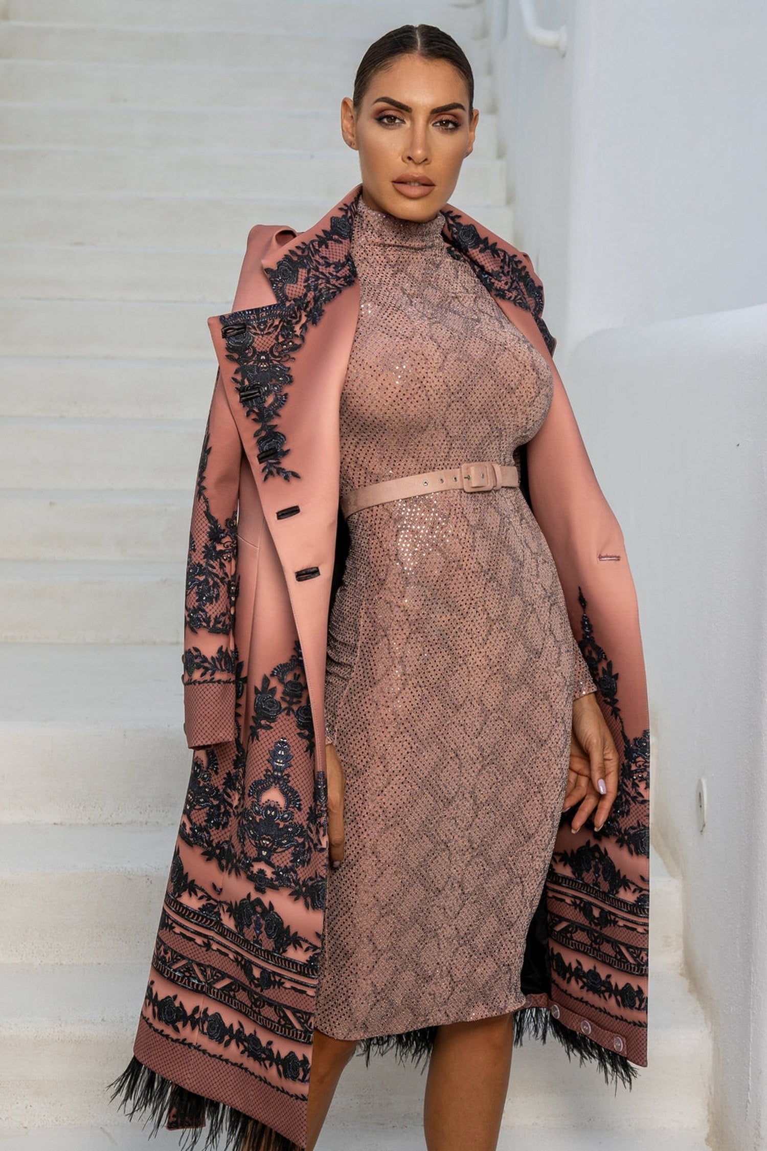 ВТАЛЕНА РОКЛЯ С БЛЯСЪК В ЦВЯТ ПУДРА - ESSENTIALS