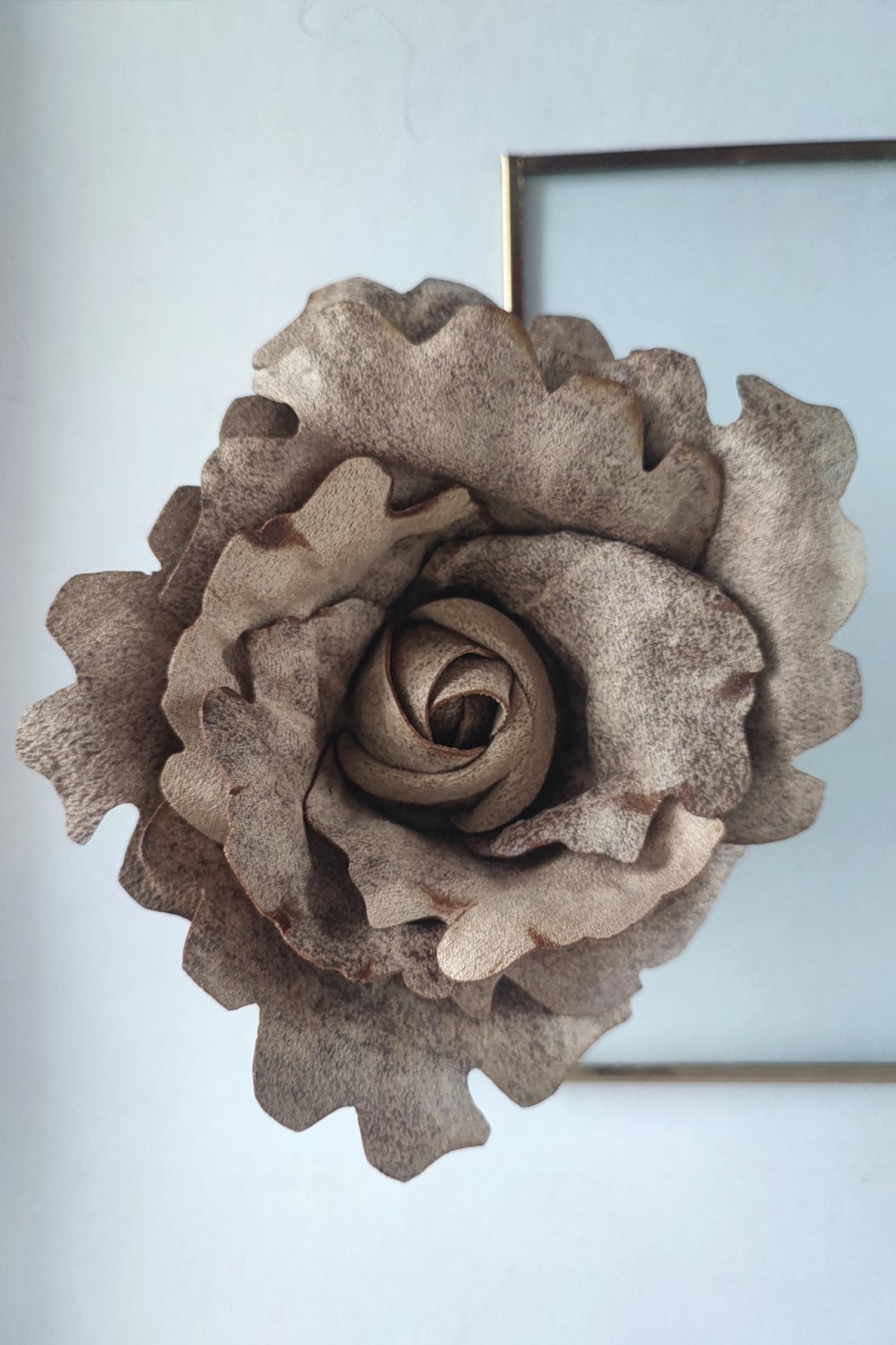 MEDIUM SUEDE-LOOK BEIGE ROSE BROOCH