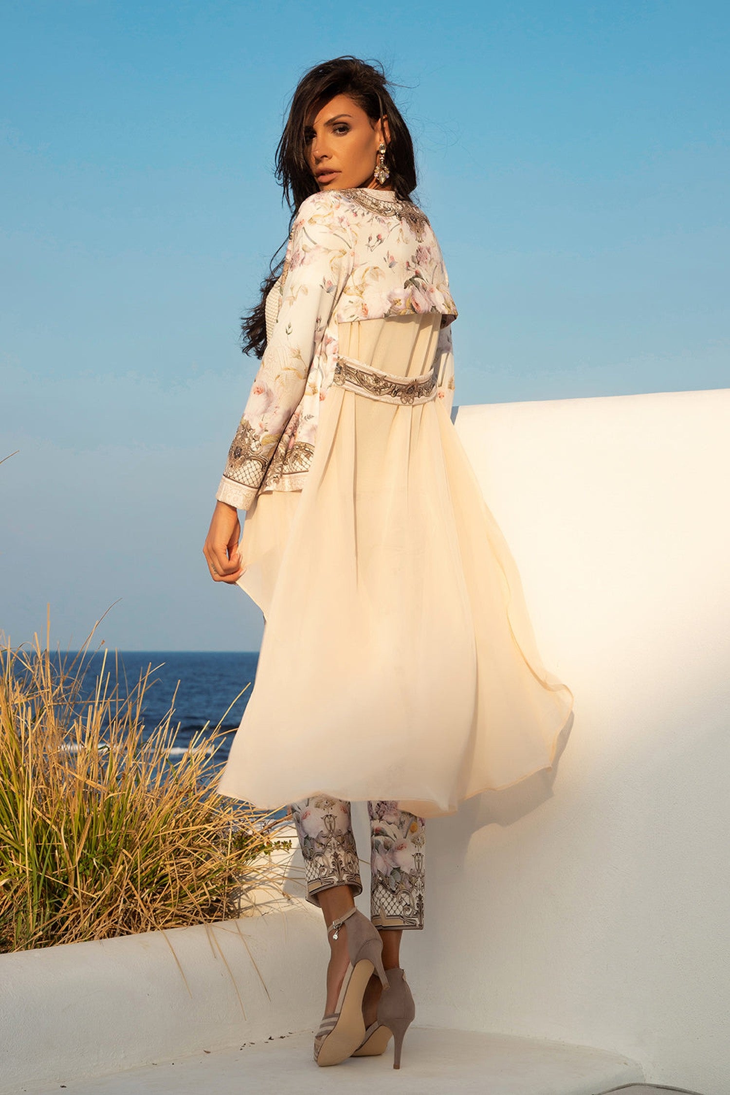 ЕЛЕГАНТНА ЖИЛЕТКА С ПРИНТ И ШИФОНЕН ГРЪБ - BAROQUE FLOWERS