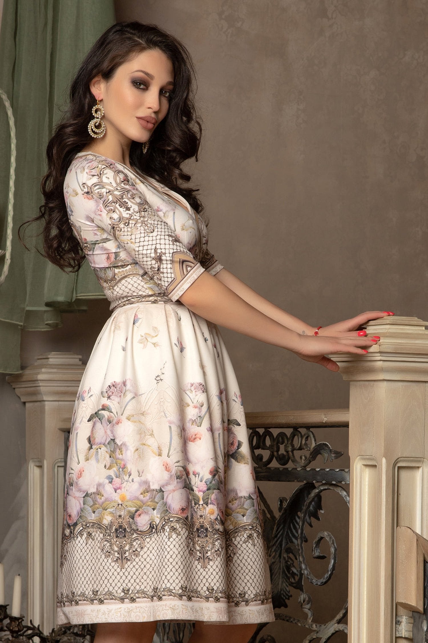 БОДИ С V-ДЕКОЛТЕ - BAROQUE FLOWERS