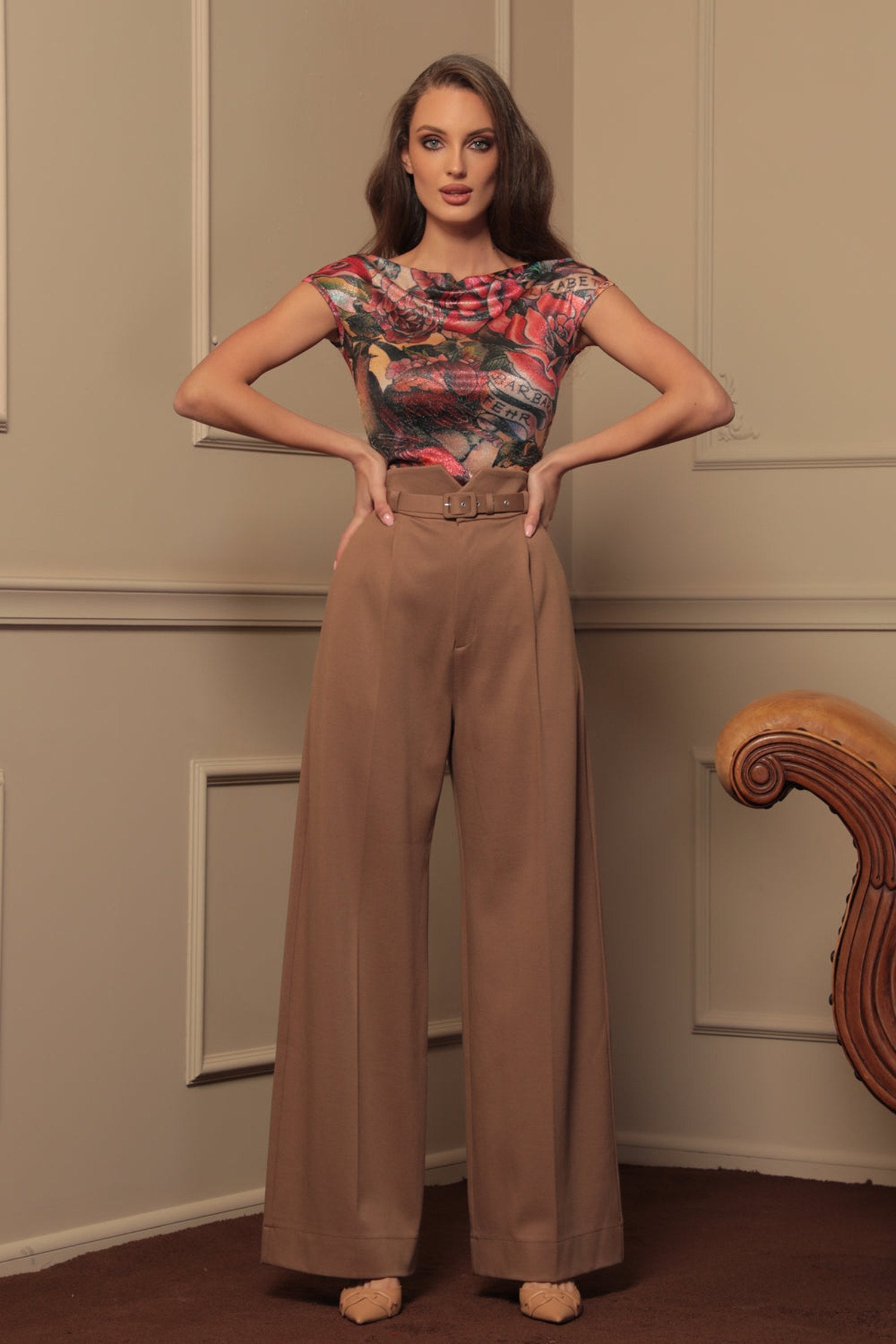 DESIGNER TOP WITH SHORT SLEEVES AND SHINE - TATTOO STAR