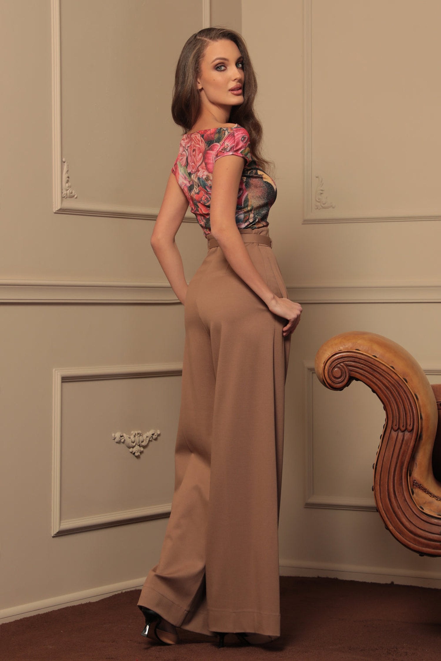 ШИРОК ПАНТАЛОН ОТ ВИСКОЗА С ВИСОКА ТАЛИЯ В БЕЖОВО - ESSENTIAL