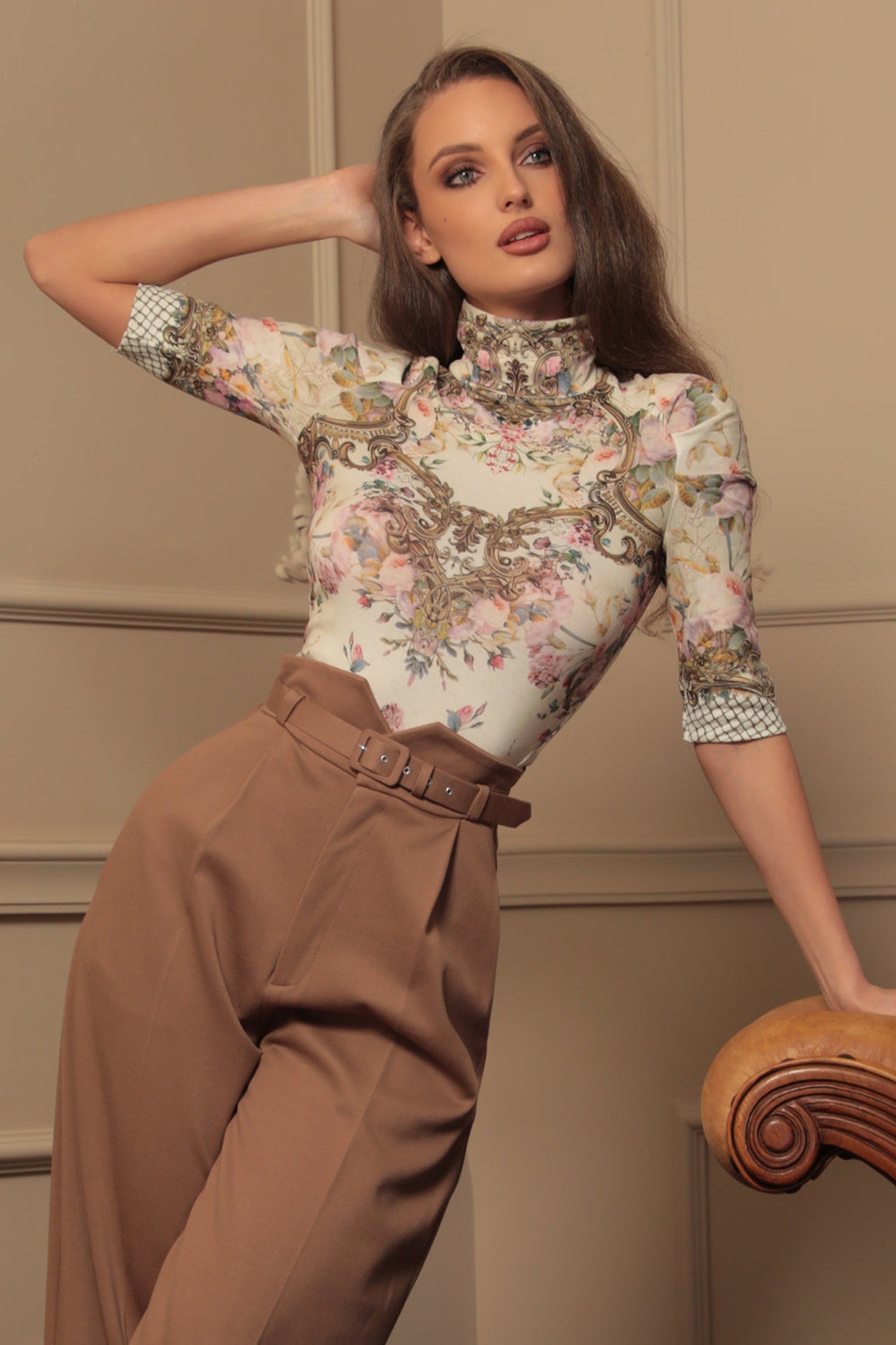 TOP WITH SHOULDER FRILLS - BAROQUE FLOWERS JIORO ТОП С ЕФЕКТЕН РЕГЛАН РЪКАВ - BAROQUE FLOWERS JIORO