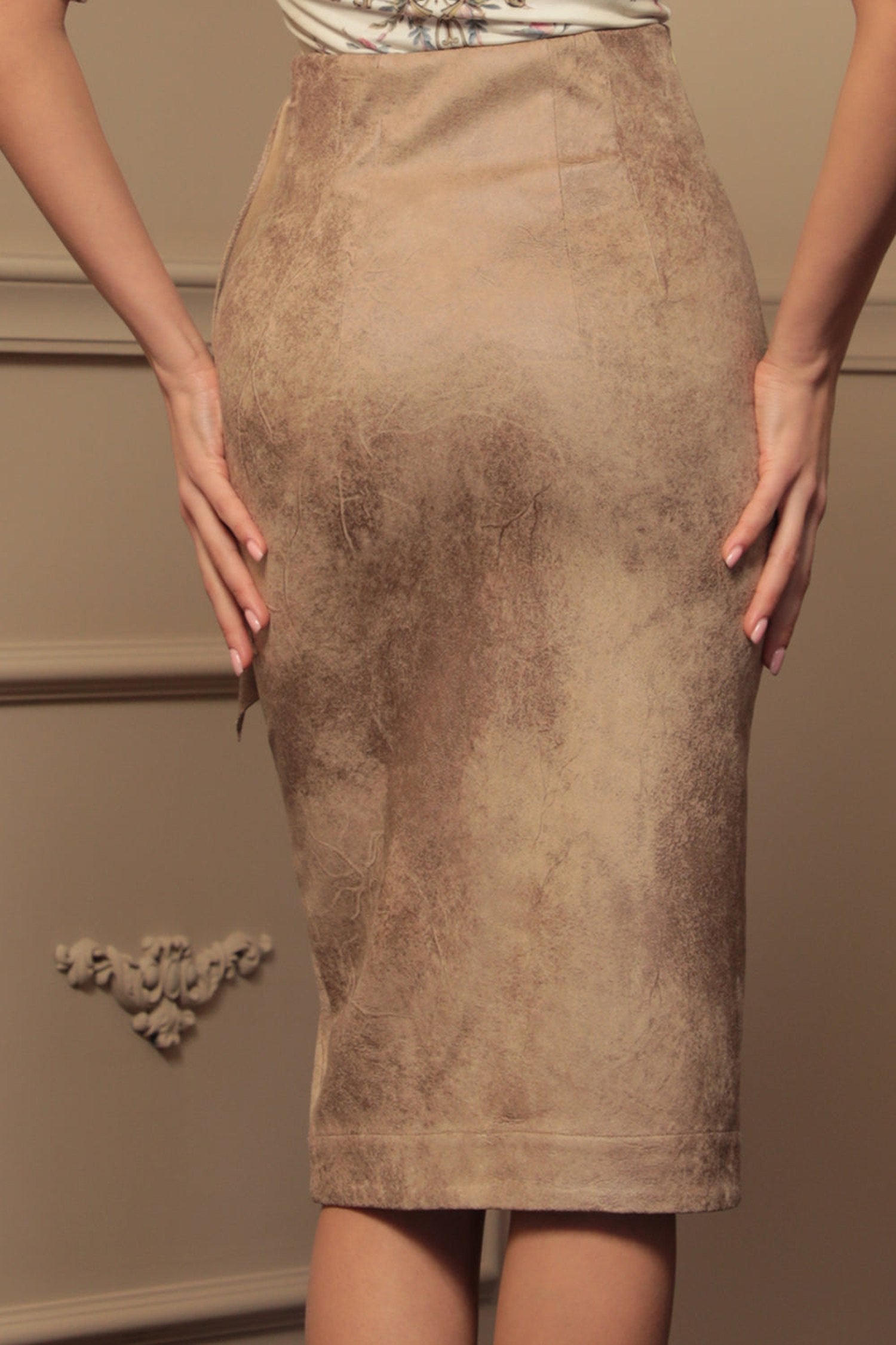 ПОЛА ОТ ВЕЛУР В ЦВЯТ КАПУЧИНО - ESSENTIALS