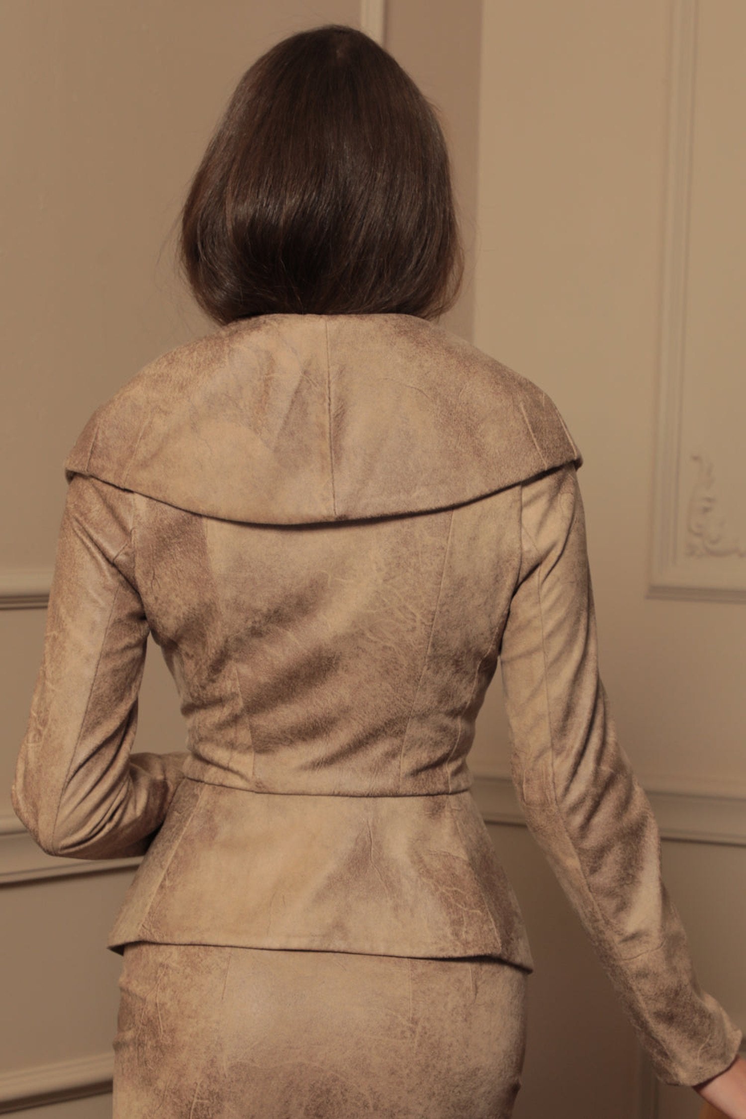 БЛЕЙЗЕР С ШАЛ ЯКА ОТ ВЕЛУР В ЦВЯТ КАПУЧИНО - ESSENTIALS