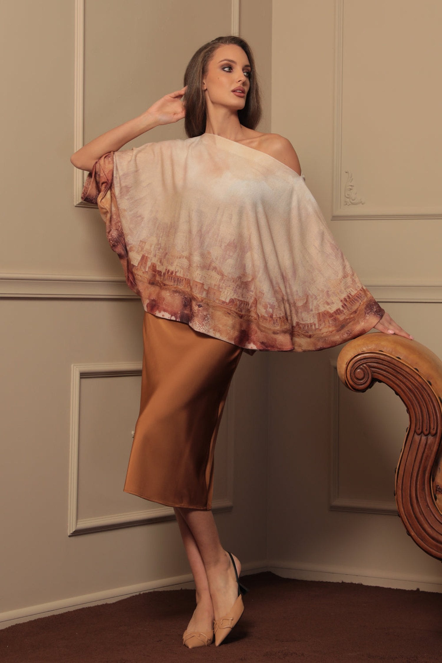 СВОБОДНА БЛУЗА С ПРИЛЕП РЪКАВ - ANCIENT TOWN