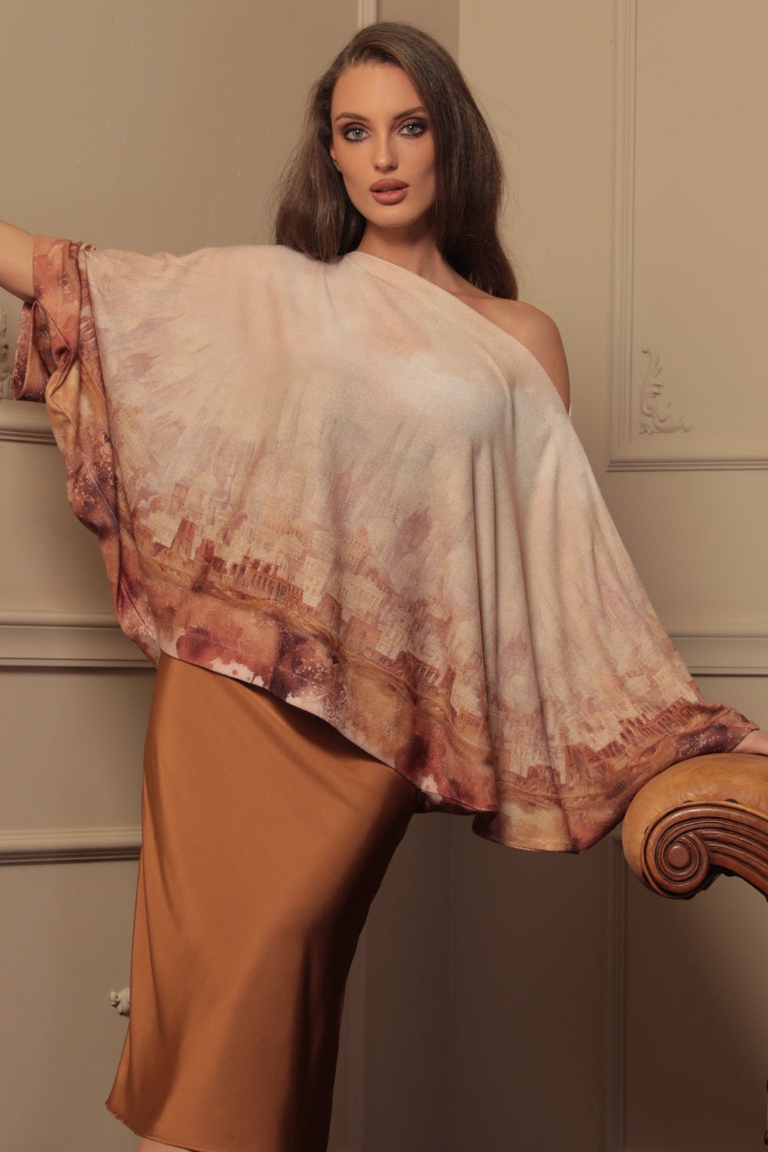 LOOSE TUNIC WITH BATWING SLEEVES - ANCIENT TOWN