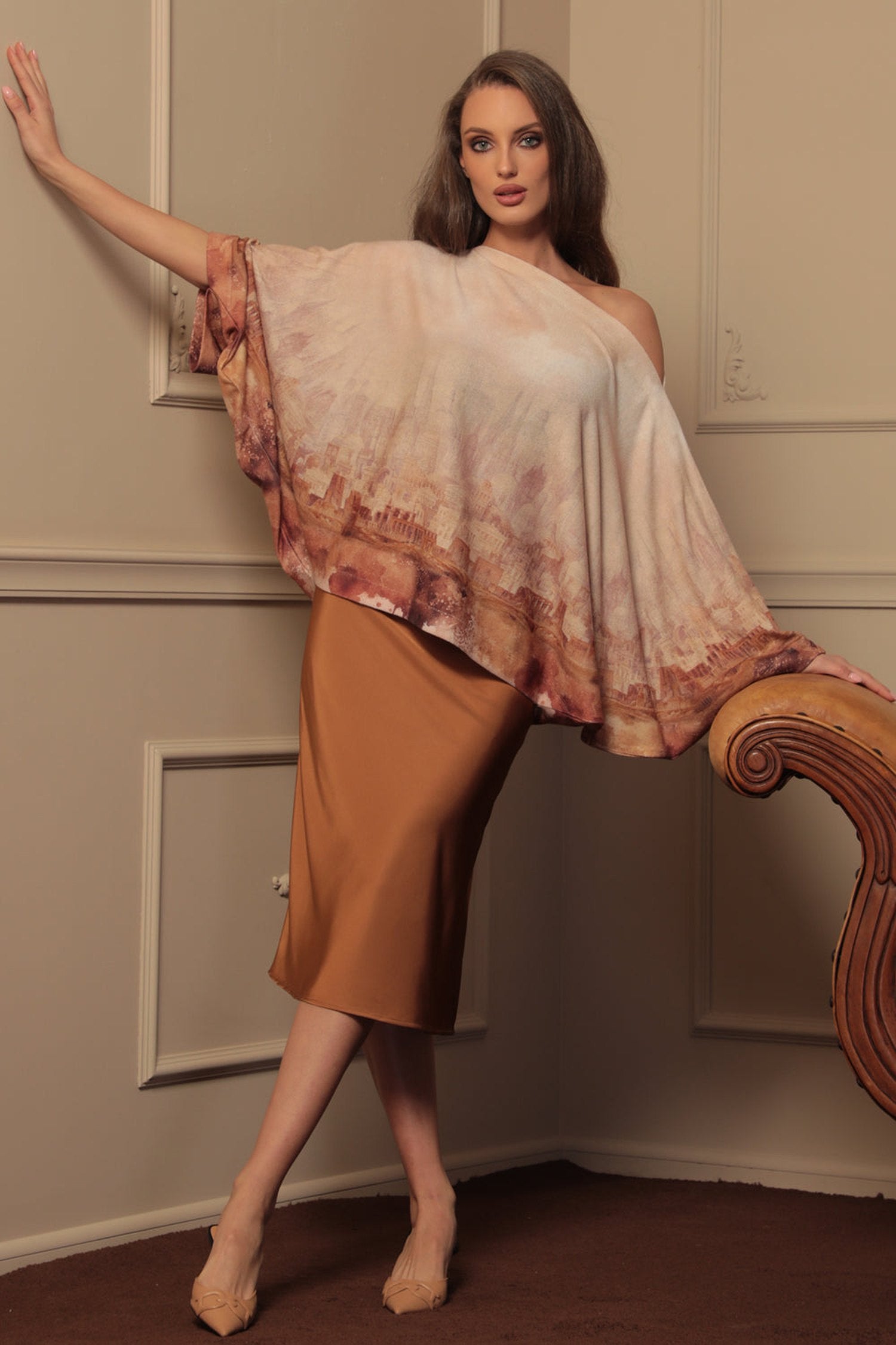 СВОБОДНА БЛУЗА С ПРИЛЕП РЪКАВ - ANCIENT TOWN