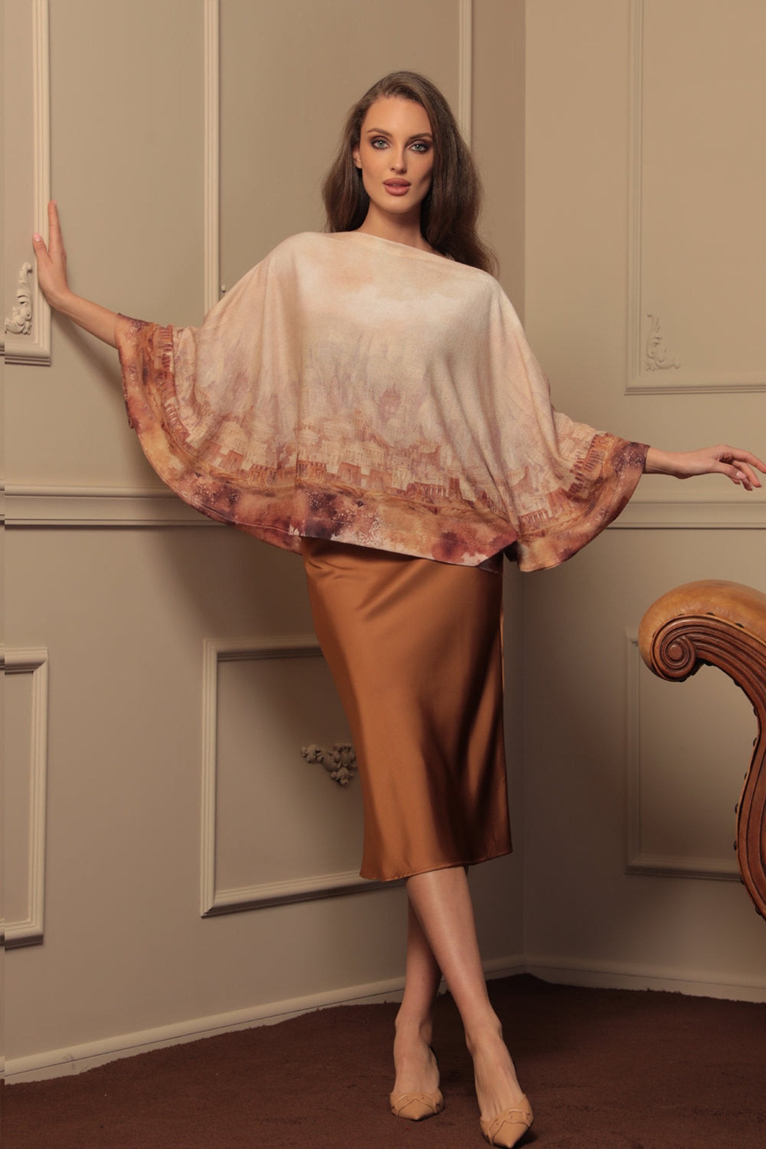 СВОБОДНА БЛУЗА С ПРИЛЕП РЪКАВ - ANCIENT TOWN