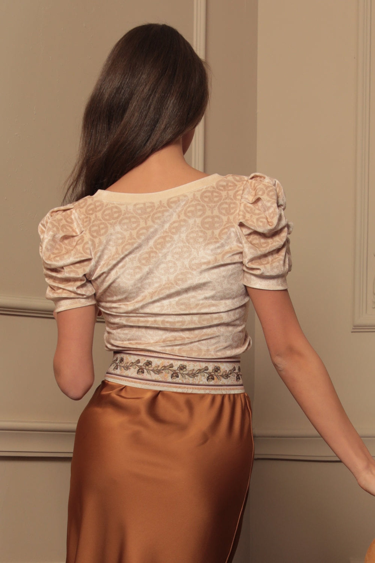 BLOUSE WITH PUFF SLEEVES AND V-NECKLINE - IVORY LOGO
