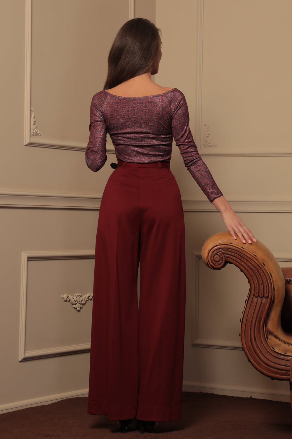 БЛУЗА С ОТВОРЕНИ РАМЕНЕ - BURGUNDY LOGO