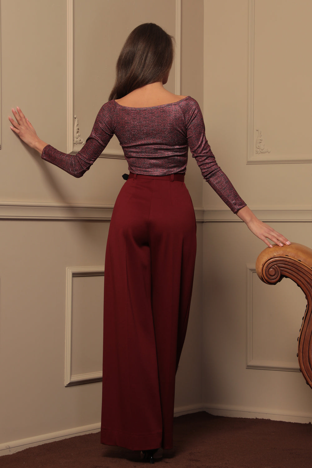БЛУЗА С ОТВОРЕНИ РАМЕНЕ - BURGUNDY LOGO
